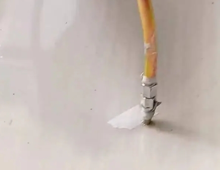 木兰瓷砖空鼓维修公司专业解答在瓷砖铺贴过程中，如果使用的砂料过粗（如全部使用了粗砂），可能会导致以下问题
